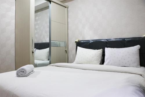 Ένα ή περισσότερα κρεβάτια σε δωμάτιο στο Nice and Relaxing 1BR at Gold Coast Apartment By Travelio