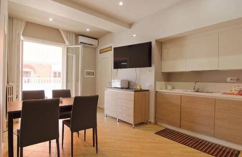 Kuchyň nebo kuchyňský kout v ubytování Comfortable Apartment in Cavallino, 42 m² with Balcony