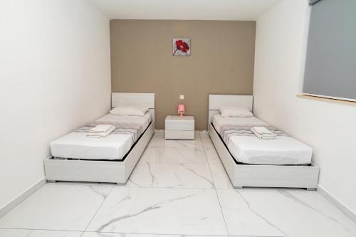 Ένα ή περισσότερα κρεβάτια σε δωμάτιο στο New 3 Bedroom apartment A1
