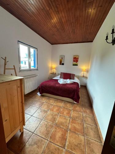 a bedroom with a bed and a wooden ceiling at Quinta do Cutato - Soba Guest House in Santo Estêvão