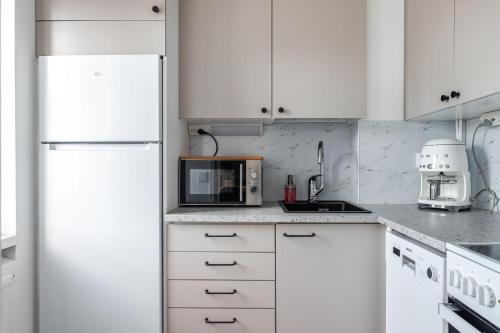 Η κουζίνα ή μικρή κουζίνα στο Bright & Spacious Studio in Lahti Center