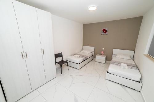 Ένα ή περισσότερα κρεβάτια σε δωμάτιο στο New 3 Bedroom apartment A1