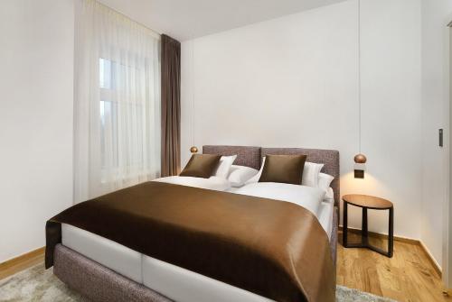 a bedroom with a large bed and a window at Apartmány Kuszmannov bazár in Vysoké Tatry