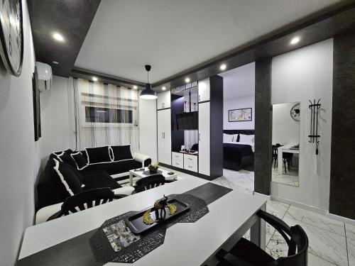 Prostor za sedenje u objektu Apartmani i sobe Gromilovic