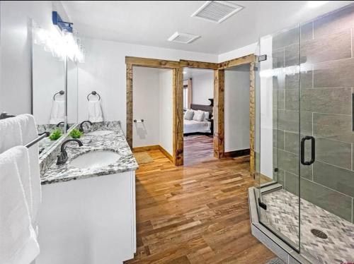 Koupelna v ubytování Southwest Colorado Willow House