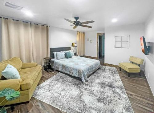 Postel nebo postele na pokoji v ubytování Southwest Colorado Willow House