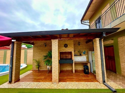 Bazén v ubytování Apartamento con piscina, terraza y parking en las cercanías de Asunción nebo v jeho okolí