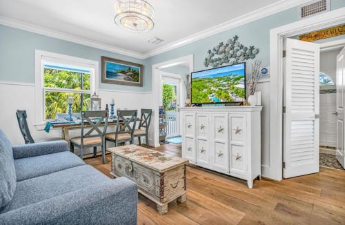 a living room with a couch and a tv at Castaway Island Vacation Bungalow in Islamorada