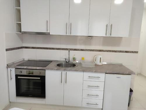 Η κουζίνα ή μικρή κουζίνα στο Apartments S&S