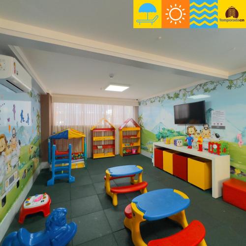a childs play room with toys and a tv at Spazzio diRoma com acesso ao Acqua Park - Temporada CN in Caldas Novas