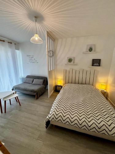 Appartement avec balcon, proche CHU, château, Tramway