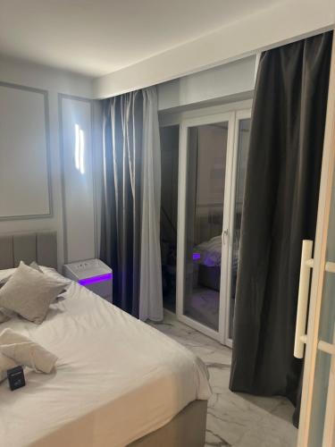 Apartment best position croisette martinez ! 150m from the beach completely renovated ! photo 23