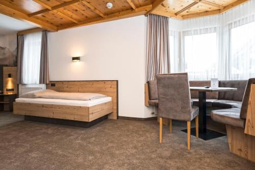 Ein Bett oder Betten in einem Zimmer der Unterkunft Hotel Garni Pfeifer