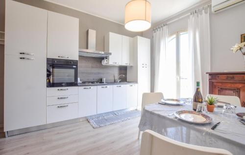 Dapur atau dapur kecil di Amazing Apartment In Trappitello
