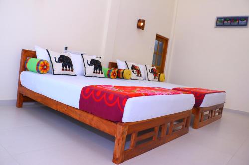 Postel nebo postele na pokoji v ubytování Nature Resort - Yala Safari Village