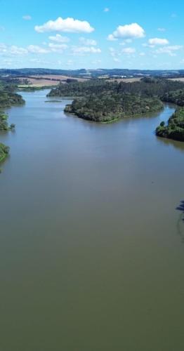 an aerial view of a large river with islands in it at Cabana de pesca e lazer Represa Usina Mafra sc in Mafra