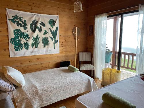 Кровать или кровати в номере Coquettes Armoire Peace Cabin