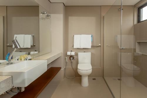 Un baño de Hotel Roochelle Convention By Nobile
