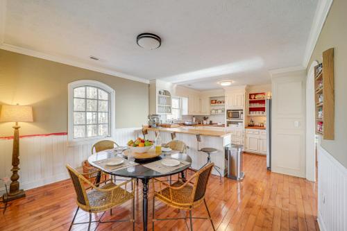 a kitchen with a table and chairs in a room at 5 Mi to Dtwn Pet-Friendly Gem in Blowing Rock! in Blowing Rock