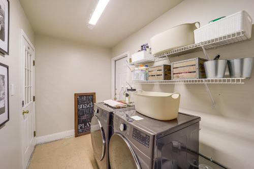 a kitchen with a washing machine in a room at 5 Mi to Dtwn Pet-Friendly Gem in Blowing Rock! in Blowing Rock