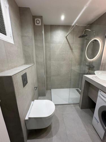 Apartment best position croisette martinez ! 150m from the beach completely renovated ! photo 16