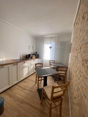 a kitchen with a table and chairs in a room at Magnolia 41 in Possagno