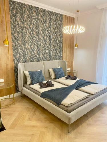 Buda Hill Charm Suite I 3BR I Self CHKN