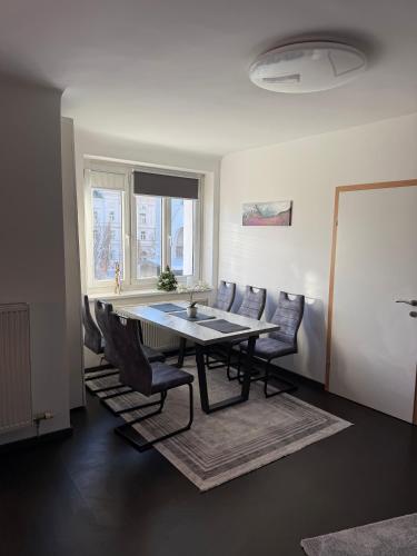Fotografia z galérie ubytovania Schöne 3-BR Wohnung 1 Minute zur U-Bahn vo Viedni