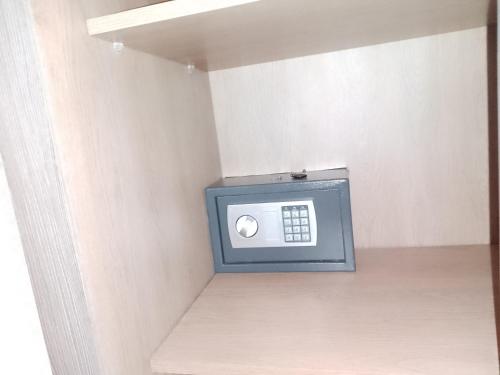 a small television in a corner of a room at Appartement aux portes de Marrakech in Marrakech