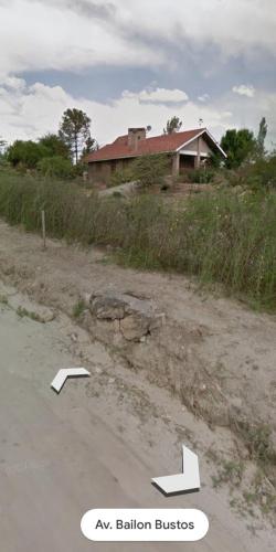 a house on the side of a road with arrows at Casa en Cabalango in Cavalango