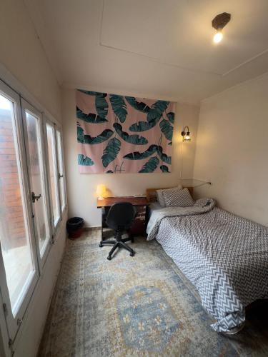 a bedroom with a bed and a desk and a window at Haidar Private bedroom for Men only غرف خاصه للرجال فقط 仅限男性 in Alexandria