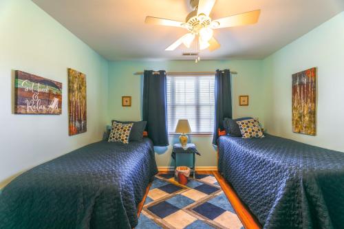 Φωτογραφία από το άλμπουμ του 3 Mi to Beach Waterfront Condo in Chincoteague! σε Chincoteague
