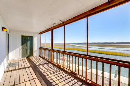 Φωτογραφία από το άλμπουμ του 3 Mi to Beach Waterfront Condo in Chincoteague! σε Chincoteague