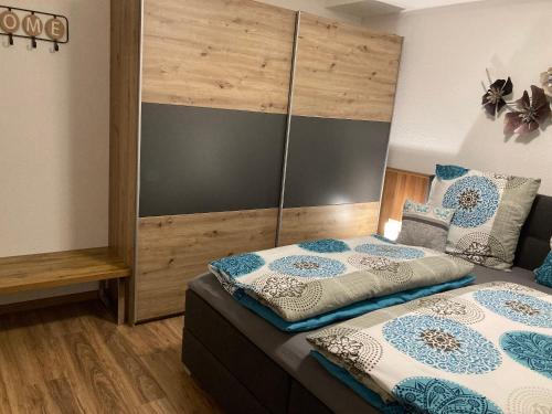 a bedroom with a bed and a large headboard at Appartment Elfi in Uttendorf