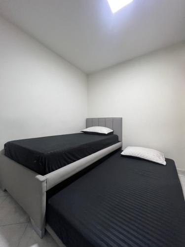 a bedroom with two beds in a room at Apartamento en Laureles Medellin in Medellín