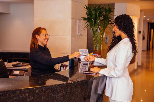 Clientes alojados en Hotel Plaza Las Américas Cali