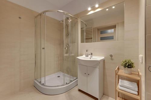 Ένα μπάνιο στο Staywin Apartments Chmielna Park
