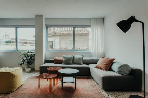 Posedenie v ubytovaní Stylish Suite, by MGM Residencies