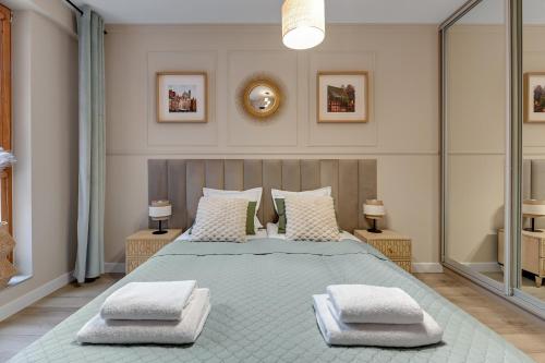 Ένα ή περισσότερα κρεβάτια σε δωμάτιο στο Staywin Apartments Chmielna Park
