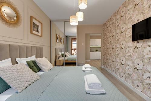 Ένα ή περισσότερα κρεβάτια σε δωμάτιο στο Staywin Apartments Chmielna Park