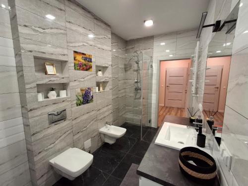 a bathroom with a toilet and a sink at Zajazd u Marcela in Pruszcz