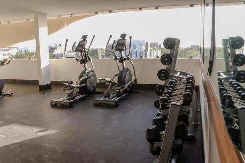 Γυμναστήριο ή/και όργανα γυμναστικής στο Modern Tulum Apt Sleeps 2