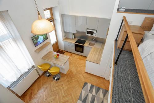 an overhead view of a small apartment with a kitchen at Ferdinand by NUX in Cluj-Napoca