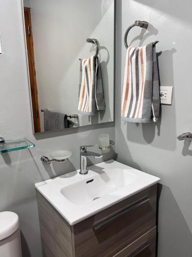 Ένα μπάνιο στο Cozy Retreat 1st Floor