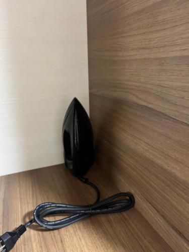 a black cord is laying on the floor next to a wall at Imperial flat tambau Joao Pessoa in João Pessoa
