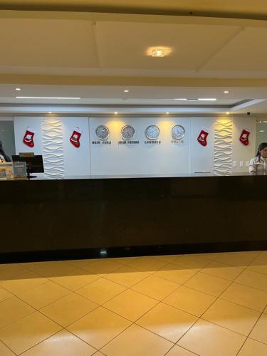 a counter with clocks on a wall in a building at Imperial flat tambau Joao Pessoa in João Pessoa