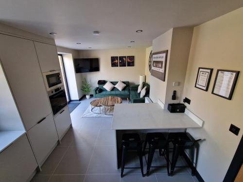 a kitchen and living room with a table and chairs at New Stylish 4-Bed-WiFi-Free Parking in Leamington Spa