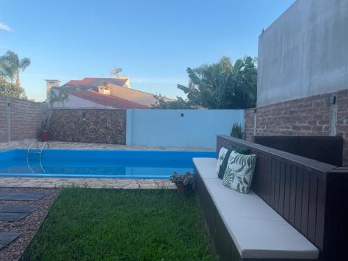 Bazén v ubytování Casa da Mariah nebo v jeho okolí