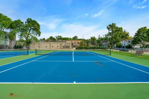 Tenis dan/atau kemudahan skuasy di Pristine Birmingham Retreat atau berdekatan
