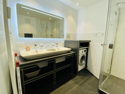 Ένα μπάνιο στο Ferienwohnung Binzer Meerlust im Haus Jahreszeiten Binz